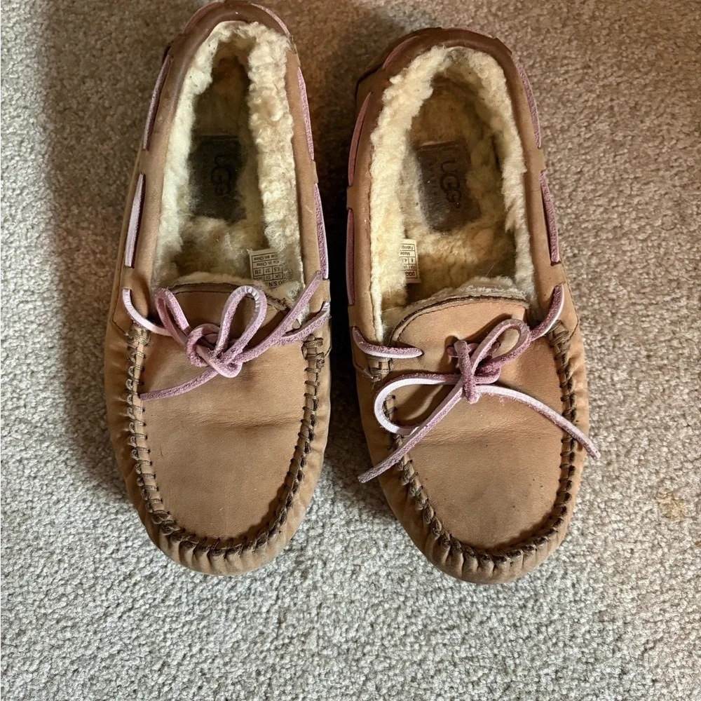 UGG Dakota Moccasin Slippers Womens Size 6 Brown Leather Indoor Outdoor - Picture 2 of 9